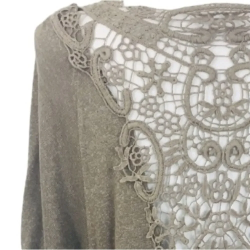 Love By Design Lace Back Detailed Top Women’s size Medium Boho Peasant - Picture 3 of 6